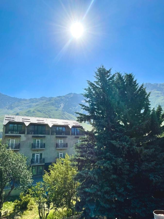 ホテル Planet Kazbegi エクステリア 写真