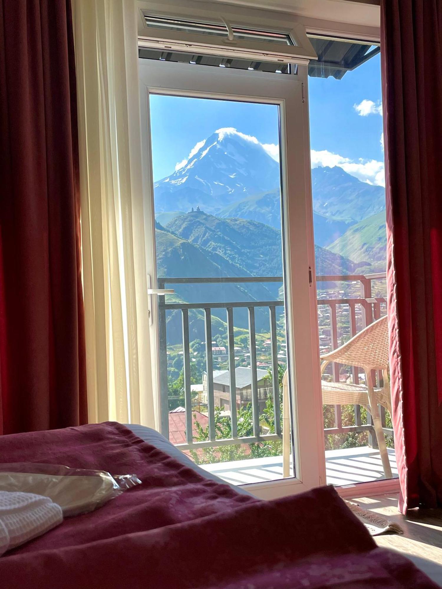 ホテル Planet Kazbegi エクステリア 写真