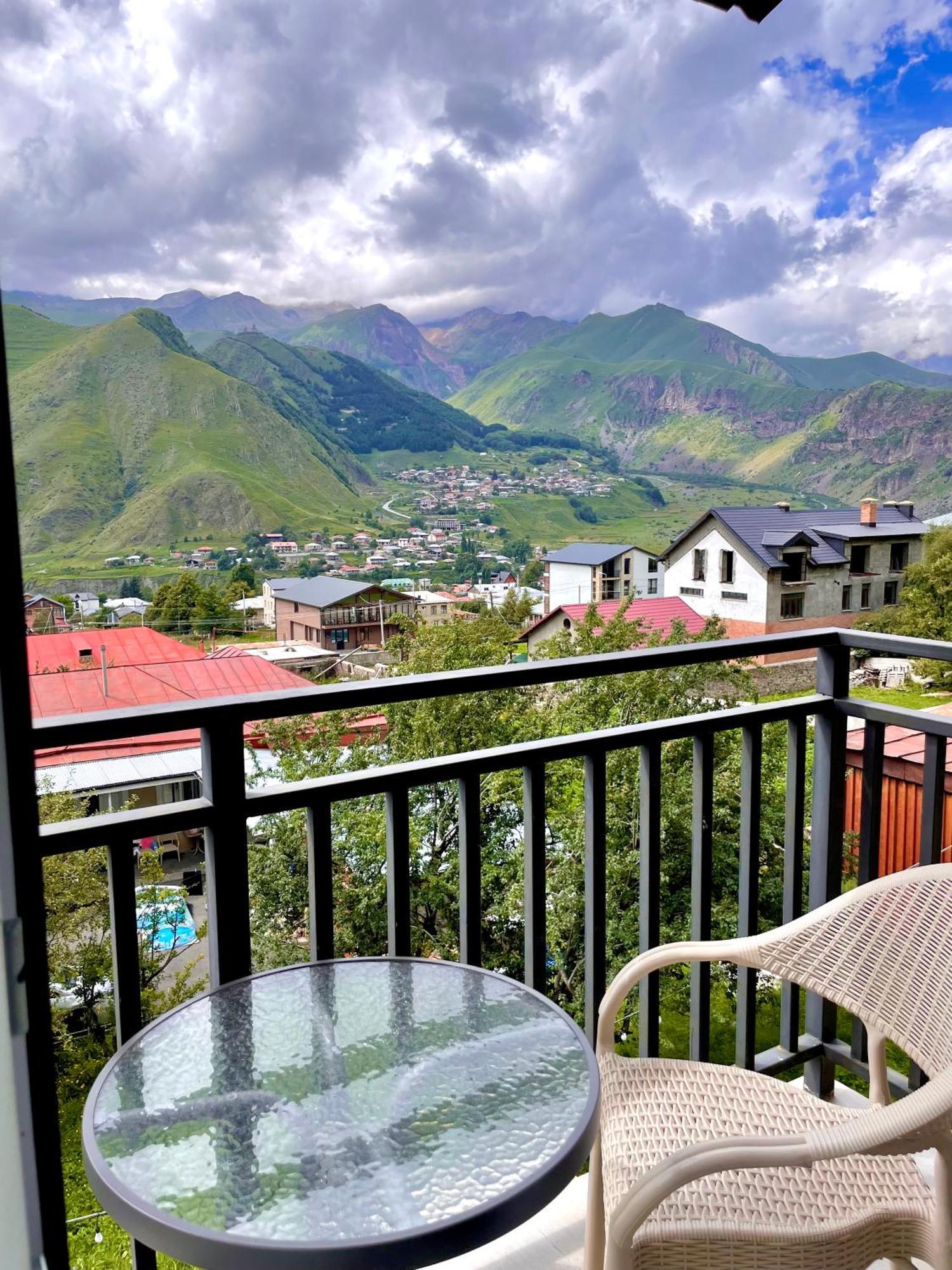 ホテル Planet Kazbegi エクステリア 写真