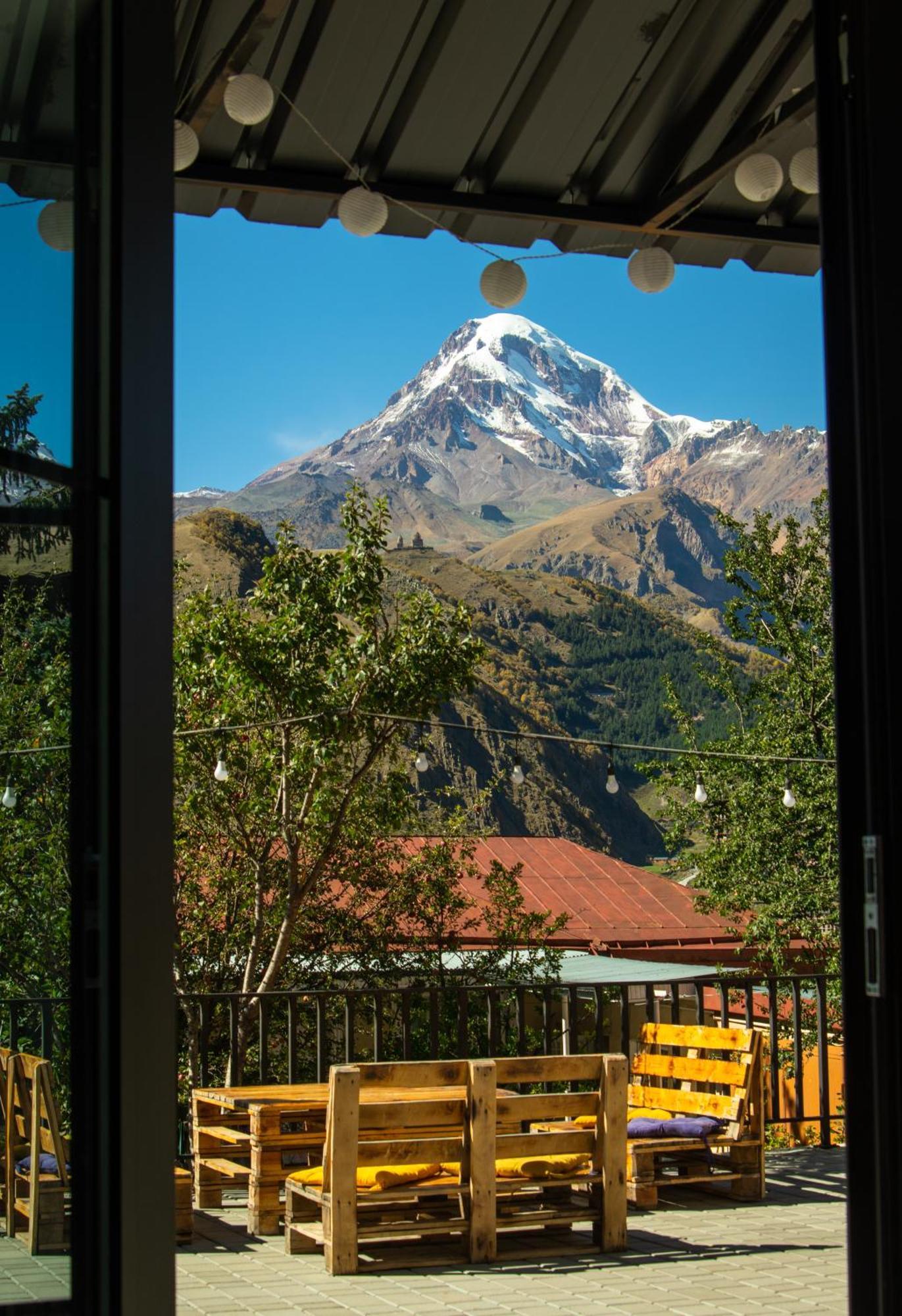 ホテル Planet Kazbegi エクステリア 写真