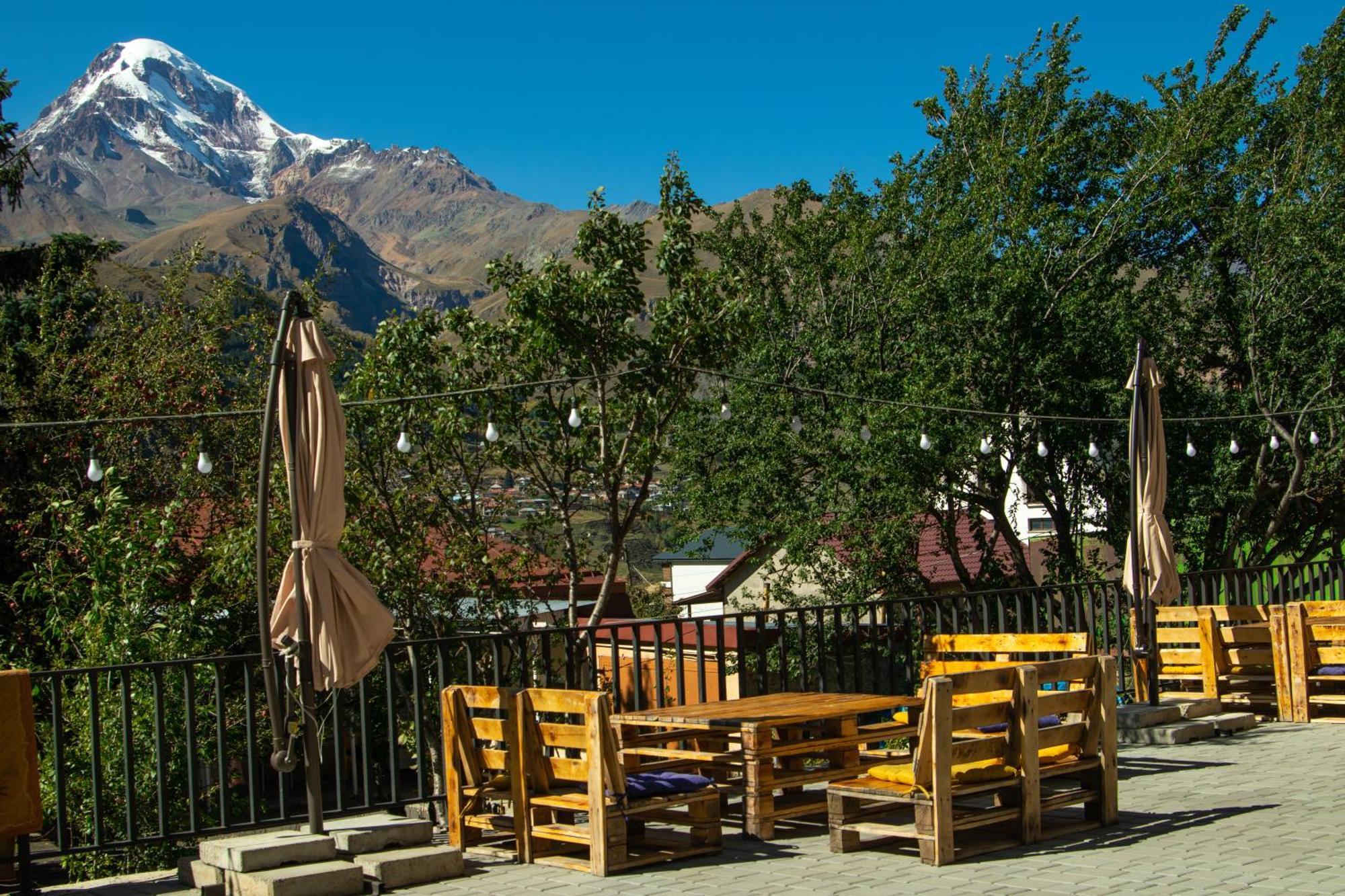 ホテル Planet Kazbegi エクステリア 写真
