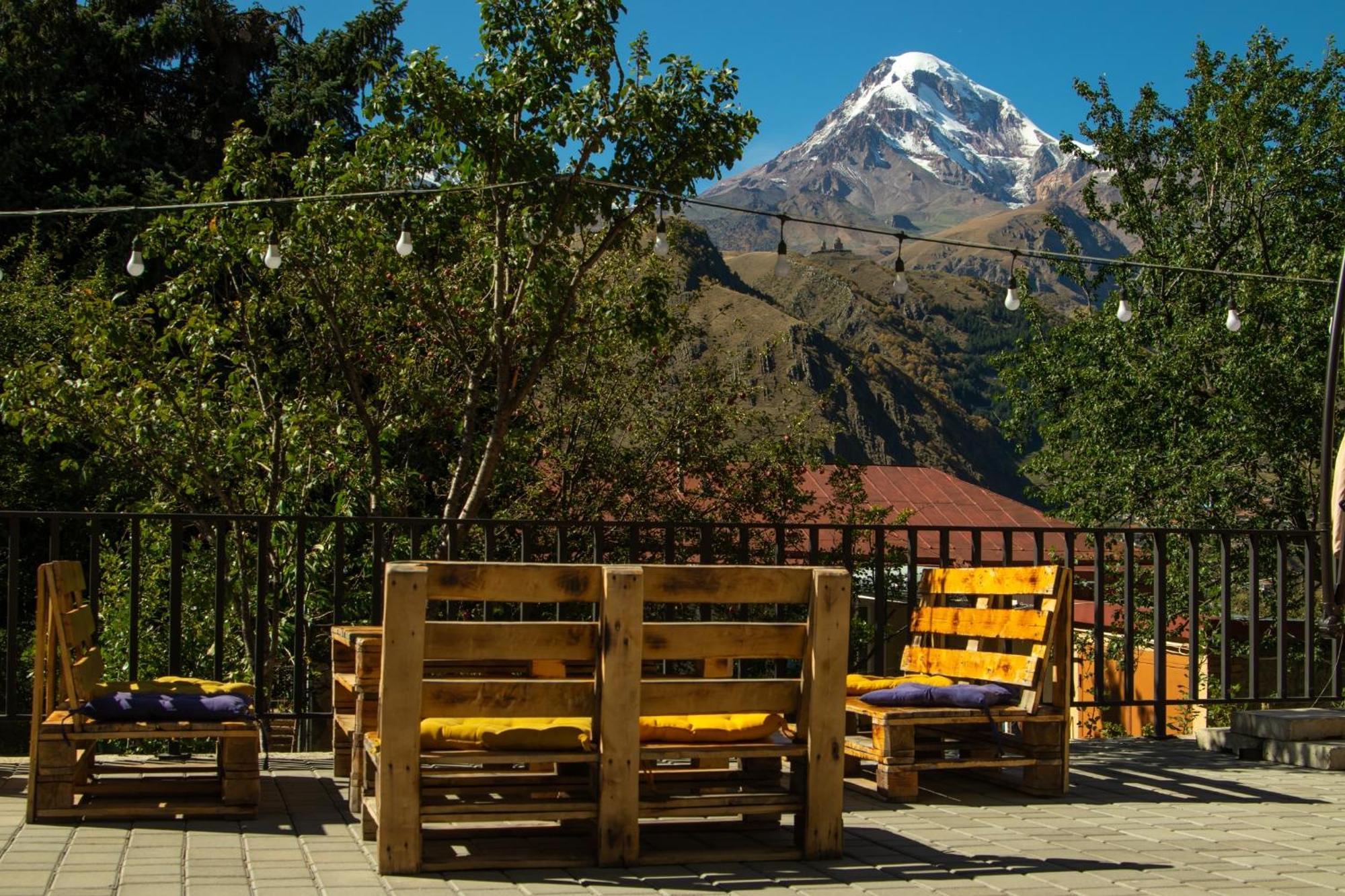 ホテル Planet Kazbegi エクステリア 写真